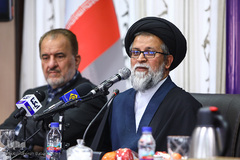 از راست حجت‌‌ الاسلام سید محمدی، مشاور و سرپرست امور فرهنگی سازمان بهزیستی کشور و عباس سلیمی، پیشکسوت قرآنی