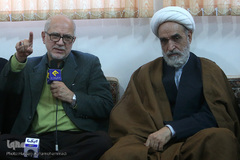 حضور جمعی از جامعه قرآنی در منزل مرحوم استاد عباس رنجبر، پیشکسوت قرآنی