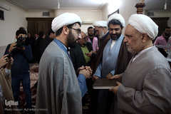 حضور جمعی از جامعه قرآنی در منزل حجت‌الاسلام والمسلمین محمدرضا شهید‌ی‌پور، پیشکسوت قرآنی