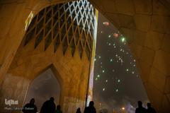 نور افشانی میدان آزادی به مناسبت سالروز پیروزی انقلاب اسلامی