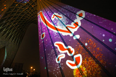 نور افشانی میدان آزادی به مناسبت سالروز پیروزی انقلاب اسلامی