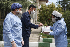 تحویل سال نو در بخشهای ویژه کرونای بیمارستان هاجر