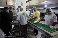 توزیع غذای حضرتی آستان مقدس حضرت عبدالظیم حسنی(ع) میان بیماران کرونایی بستری در بیمارستان فیروزآبادی شهر ری