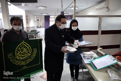 توزیع غذای حضرتی آستان مقدس حضرت عبدالظیم حسنی(ع) میان بیماران کرونایی بستری در بیمارستان فیروزآبادی شهر ری