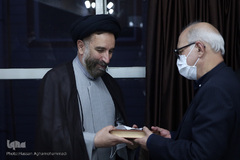 تقدیر از حجت‌الاسلام قریشی، مسئول نهاد نمایندگی مقام معظم رهبری در دانشگاه علوم پزشکی تهران 