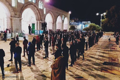 بازگشایی مسجد الاقصی در بیت المقدس بر روی نمازگزاران فلطسینی بعد از ۶۰روز ممنوعیت ورود و اقامه نماز