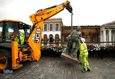 سرنگونی مجسمه استعمارگران در اعتراضات ضد نژادپرستی شهرهای مختلف آمریکا، اروپا و سایر نقاط جهان