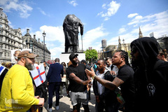 سرنگونی مجسمه استعمارگران در اعتراضات ضد نژادپرستی شهرهای مختلف آمریکا، اروپا و سایر نقاط جهان