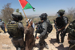 یورش نظامیان صهیونیست به تظاهرات فلسطینیان علیه شهرک‌سازی در شهرک «عصیره» استان نابلس کرانه باختری 