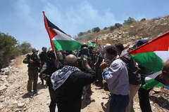 یورش نظامیان صهیونیست به تظاهرات فلسطینیان علیه شهرک‌سازی در شهرک «عصیره» استان نابلس کرانه باختری 