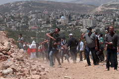 یورش نظامیان صهیونیست به تظاهرات فلسطینیان علیه شهرک‌سازی در شهرک «عصیره» استان نابلس کرانه باختری 