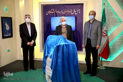 مراسم رونمایی از کپسول «دتوکسین» اولین داروی گیاهی ترک اعتیاد در ایران که به همت محققان پژوهشکده گیاهان دارویی جهاددانشگاهی تولید شده است.