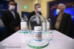 مراسم رونمایی از کپسول «دتوکسین» اولین داروی گیاهی ترک اعتیاد در ایران که به همت محققان پژوهشکده گیاهان دارویی جهاددانشگاهی تولید شده است.