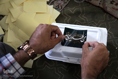 توزیع ۲۰۰۰پرس غذای گرم میان خانواده های محروم و حاشیه نشین تهران و ورامین توسط موسسه خیریه شهدای مدافع حرم استان تهران