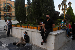 تعویض پرچم گنبد حرم رضوی در آغاز ماه محرم