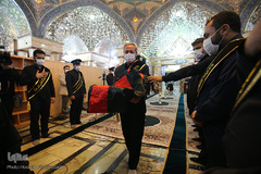 آیین تعویض پرچم و اقامه عزا در حرم حضرت معصومه(س)