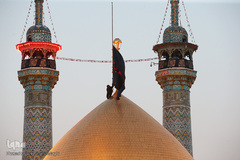 آیین تعویض پرچم و اقامه عزا در حرم حضرت معصومه(س)