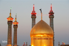 آیین تعویض پرچم و اقامه عزا در حرم حضرت معصومه(س)