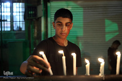 روشن کردن هزاران شمع در شب شام غریبان حسینی/ چهارراه گلوبندک