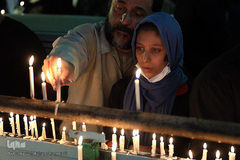 روشن کردن هزاران شمع در شب شام غریبان حسینی/ چهارراه گلوبندک