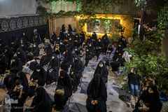 در محافل جمعی شلوغ‌تر رعایت پروتکل‌های بهداشتی و فاصله‌گذاری با کمی دشواری همراه بود، اما عزاداران نشان دادند که شور حسینی از شعور حسینی جداشدنی نیست
