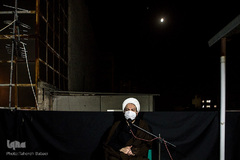 حجت‌الاسلام محمدعلی گودرزی 10 سال است که معمم و بانی مراسم عزاداری امام حسین (ع) هستند. او در محرم امسال اخلاص در مراسم‌ خانگی خیلی بیشتر از گذشته دیده است