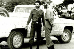 گل خاک شهیدان، حضور رهبر انقلاب در جبهه ها