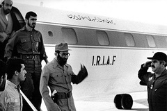 گل خاک شهیدان، حضور رهبر انقلاب در جبهه ها