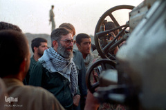 گل خاک شهیدان، حضور رهبر انقلاب در جبهه ها