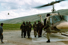 گل خاک شهیدان، حضور رهبر انقلاب در جبهه ها