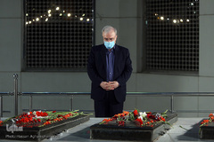 ادای احترام سعید نمکی، وزیر بهداشت، درمان و آموزش پزشکی به مقام شامخ شهدای گمنام دفاع مقدس