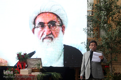 قرائت پیام آیت الله نوری همدانی، از مراجع تقلید توسط محمد انصاری، موسس دارالقرآن امام علی(ع) 