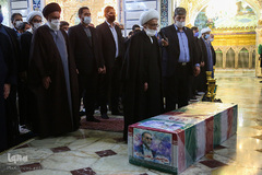 طواف دانشمند شهید فخری‌زاده بر گرد ضریح کریمه اهل بیت(ع)