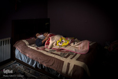 بی‌تابی پسر برای پدری که بسیاری از شب‌ها شیفت بیمارستان است 