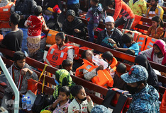 کوچ اجباری مسلمانان روهینگیایی به جزیره ای دورافتاده در بنگلادش