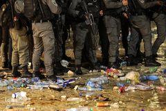 یورش وحشیانه صهیونیستها به فلسطینیان در مسجدالاقصی