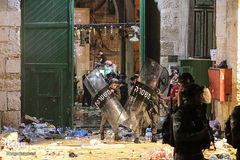 یورش وحشیانه صهیونیستها به فلسطینیان در مسجدالاقصی