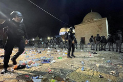 یورش وحشیانه صهیونیستها به فلسطینیان در مسجدالاقصی