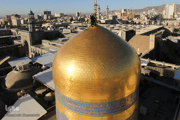 آئین تعویض پرچم گنبد حرم امام رضا(ع)