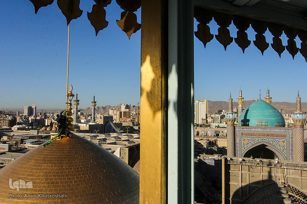 آئین تعویض پرچم گنبد حرم امام رضا(ع)