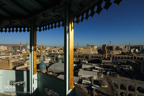 آئین تعویض پرچم گنبد حرم امام رضا(ع)