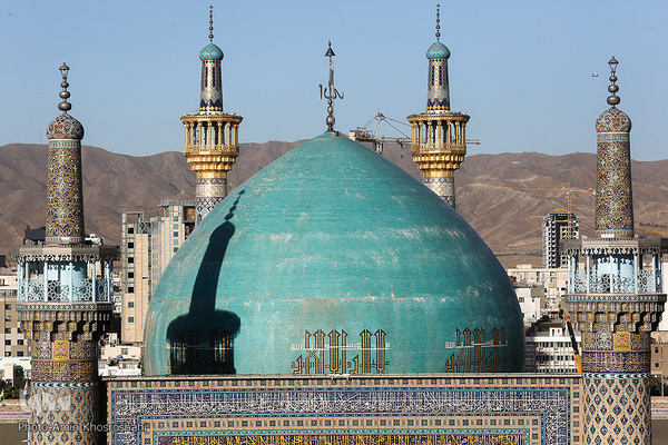 آئین تعویض پرچم گنبد حرم امام رضا(ع)