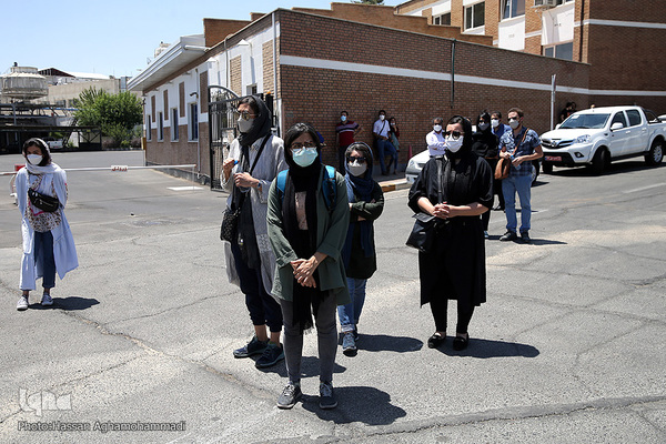 استقبال ازپیکرهای «مهشاد کریمی» و «ریحانه یاسینی» خبرنگاران فقید ایسنا و ایرنا در فرودگاه مهرآباد