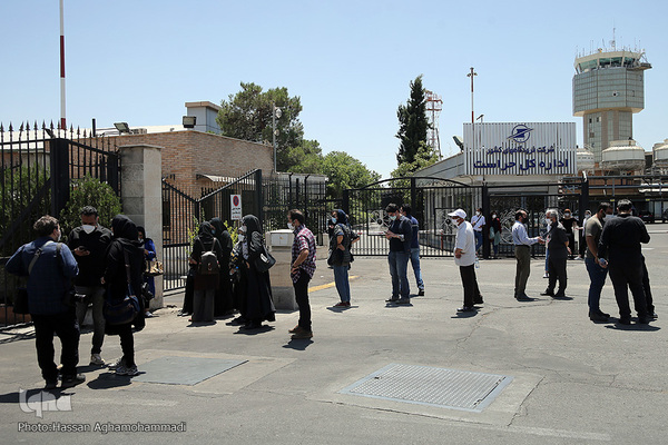 استقبال ازپیکرهای «مهشاد کریمی» و «ریحانه یاسینی» خبرنگاران فقید ایسنا و ایرنا در فرودگاه مهرآباد