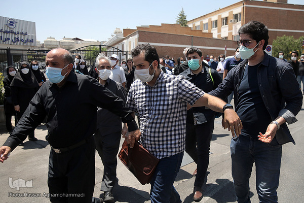 استقبال ازپیکرهای «مهشاد کریمی» و «ریحانه یاسینی» خبرنگاران فقید ایسنا و ایرنا در فرودگاه مهرآباد