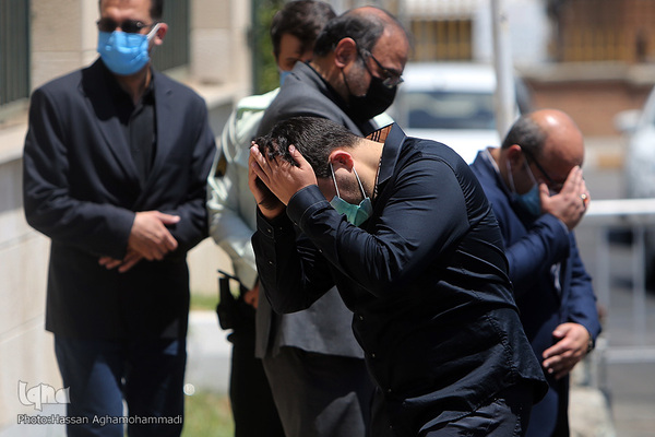 استقبال ازپیکرهای «مهشاد کریمی» و «ریحانه یاسینی» خبرنگاران فقید ایسنا و ایرنا در فرودگاه مهرآباد