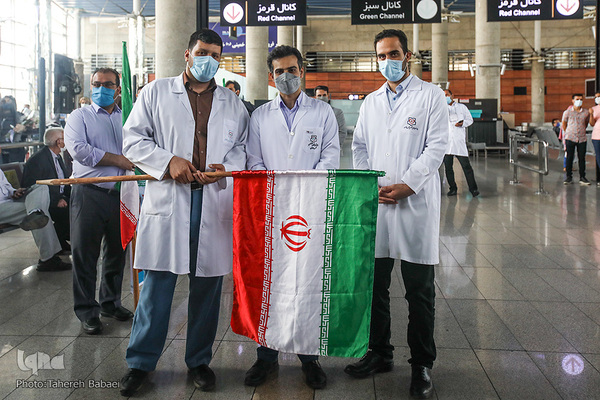 استقبال از جواد فروغی در فرودگاه امام (ره)