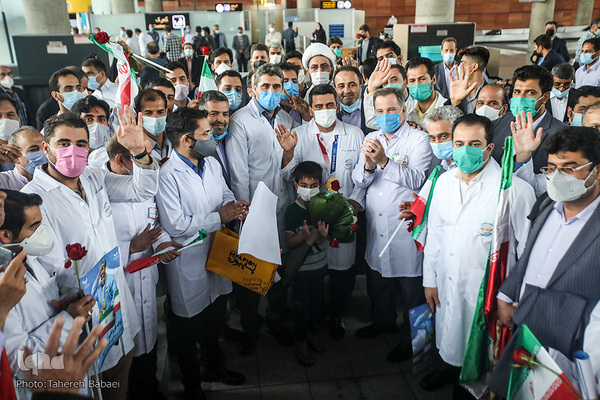 استقبال از جواد فروغی در فرودگاه امام (ره)