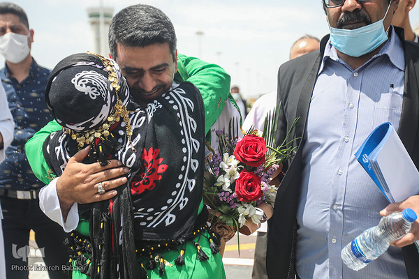 استقبال از جواد فروغی در فرودگاه امام (ره)