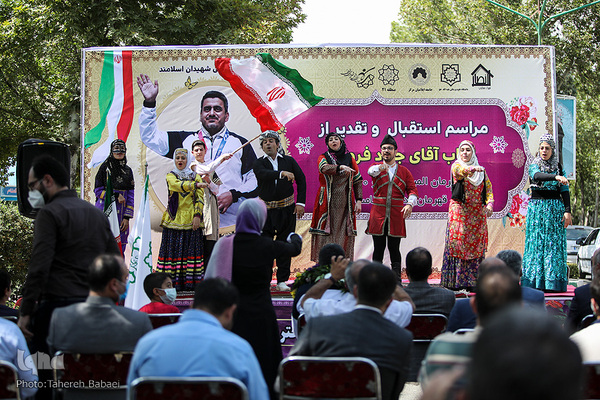 استقبال از جواد فروغی در فرودگاه امام (ره)